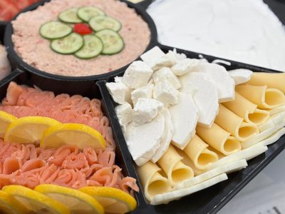 מגש משולב (6 תאים) + 15 בייגל